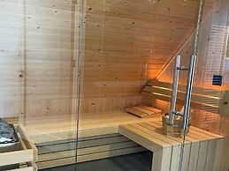 Villa by Tjeukemeer With Sauna & Whirlpool