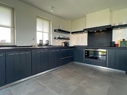 Villa by Tjeukemeer With Sauna & Whirlpool