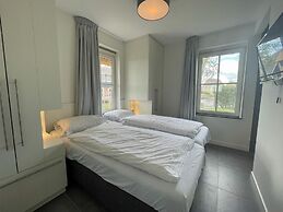 Villa by Tjeukemeer With Sauna & Whirlpool