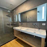 Villa by Tjeukemeer With Sauna & Whirlpool