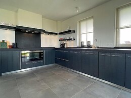 Villa by Tjeukemeer With Sauna & Whirlpool