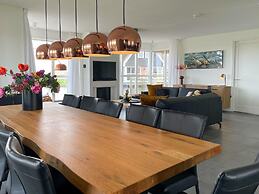 Villa by Tjeukemeer With Sauna & Whirlpool