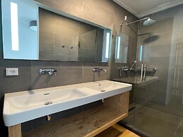 Villa by Tjeukemeer With Sauna & Whirlpool