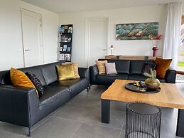 Villa by Tjeukemeer With Sauna & Whirlpool