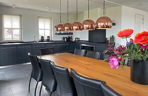 Villa by Tjeukemeer With Sauna & Whirlpool