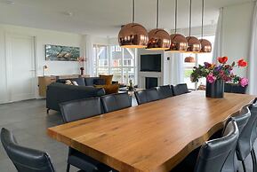 Villa by Tjeukemeer With Sauna & Whirlpool