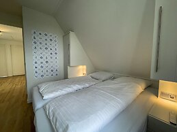 Villa by Tjeukemeer With Sauna & Whirlpool