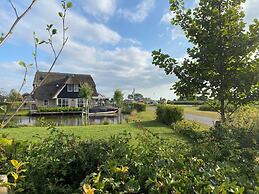 Villa by Tjeukemeer With Sauna & Whirlpool