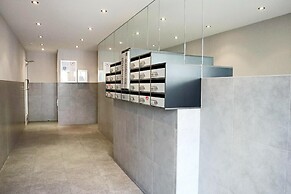 Stylish Apartment With Garage