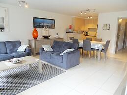 Stylish Apartment With Garage