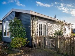 Canal-side Stay, Giethoorn