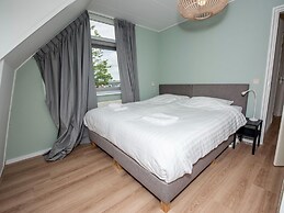 Spacious Holiday Home With Private Jetty