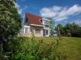 Spacious Holiday Home With Private Jetty