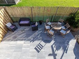 Welcoming Holiday Home With Garden