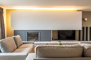 Spacious Seaside Apartment