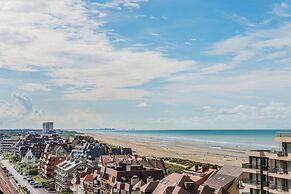 Spacious Seaside Apartment