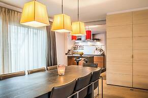 Spacious Seaside Apartment