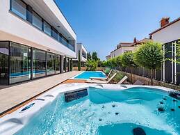 Villa Alpha - Four Bedroom Villa With Swimming Pool