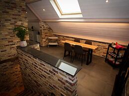Villa With Swimming Pool in Erembodegem