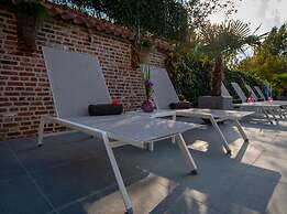 Villa With Swimming Pool in Erembodegem