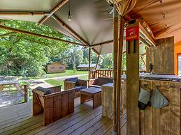 Glamping Tent in Tranquil Park