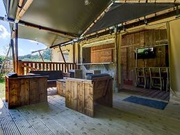 Glamping Tent in Tranquil Park