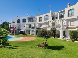Relaxed Retreat With Pool