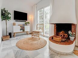 Relaxed Retreat With Pool