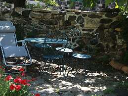 Holiday Home Mirabel Sous les Roches