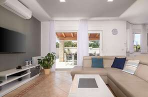 Nicole Comfortable Holiday Residence
