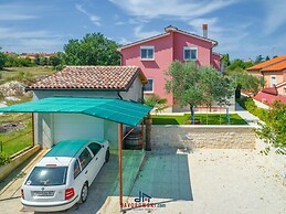Nicole Comfortable Holiday Residence
