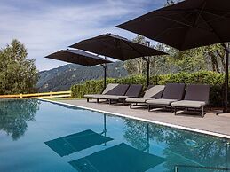 Apartment With Shared Infinity Pool