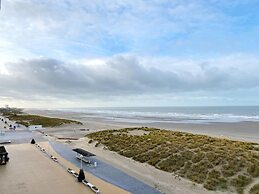 Sea Wall Retreat With Views