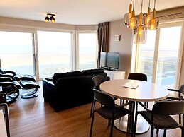 Sea Wall Retreat With Views