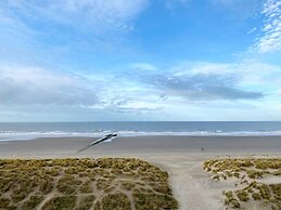 Sea Wall Retreat With Views