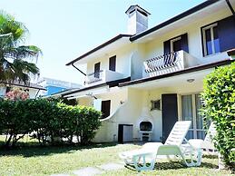 Villa in Caorle Near Spiaggia Tartaruga