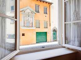 Mansion in Lucca Near Via Fillungo