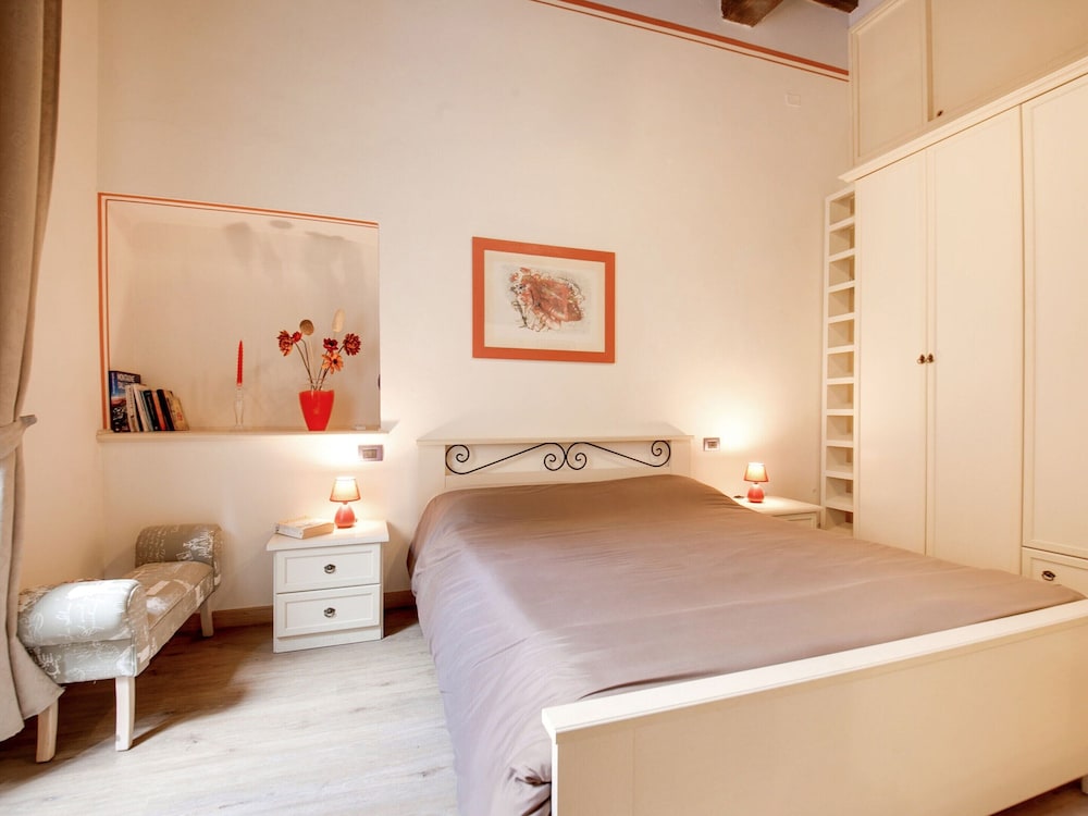 Mansion in Lucca Near Via Fillungo
