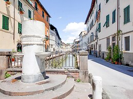 Mansion in Lucca Near Via Fillungo