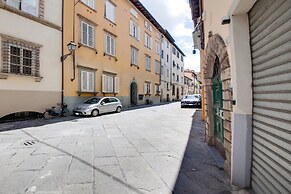 Mansion in Lucca Near Via Fillungo