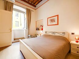 Mansion in Lucca Near Via Fillungo