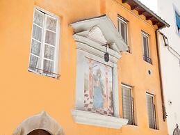Mansion in Lucca Near Via Fillungo