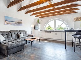 No. 7 Lake View Modern Retreat