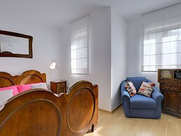 Nicely Decorated Apartment With Private Pool