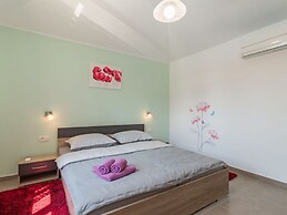 Villa Lena Comfortable Holiday Residence