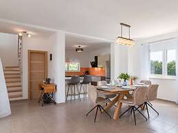 Villa Lena Comfortable Holiday Residence