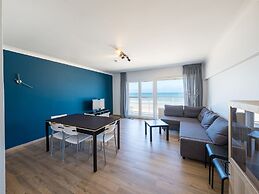 Apartment With 3 Bedrooms and sea View
