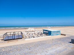Apartment With 3 Bedrooms and sea View
