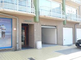 Apartment Near Zeedijk With Sea View