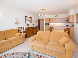 Apartment Near Zeedijk With Sea View